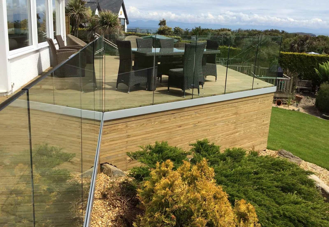 Glass Railing with Aluminum U Channel Base, PRR-U005